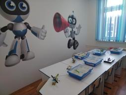 Кабинет экспериментирования и робототехники МБДОУ д/с №2 расположен по адресу Танковая 31/1 и оснащен оборудованием, необходимым для технологического образования дошкольников, а именно: Лего- конструирование, конструирование из строительного конструктора, конструирование 3D фигур, Куборо, конструктор «WEDO 2:0», конструктор «Роботрек», «Бее-бот»- умные пчелки, конструктор «Знаток», 3D ручка. Оборудование переносное, используется в средних, старших и подготовительных группах при организации НОД, а также Образовательных продуктов. Оборудование предназначено для работы с детьми дошкольного возраста